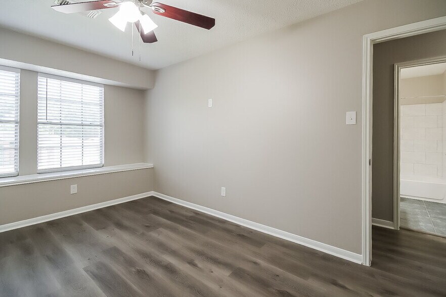 Building Photo - 28710 Sedgefield St