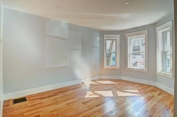 Building Photo - 326 Chelsea St