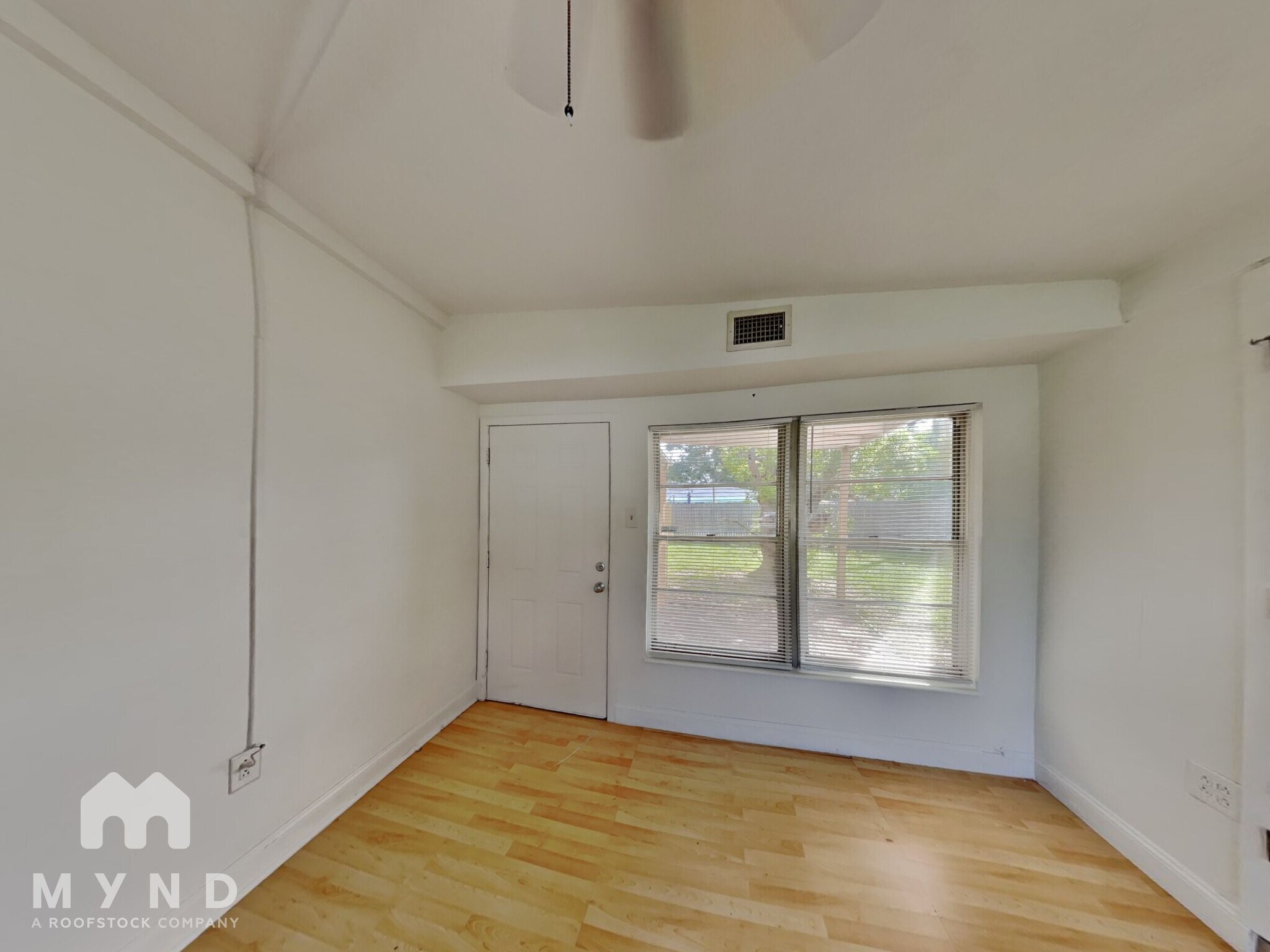 Building Photo - 7563 Meadowlawn Dr N