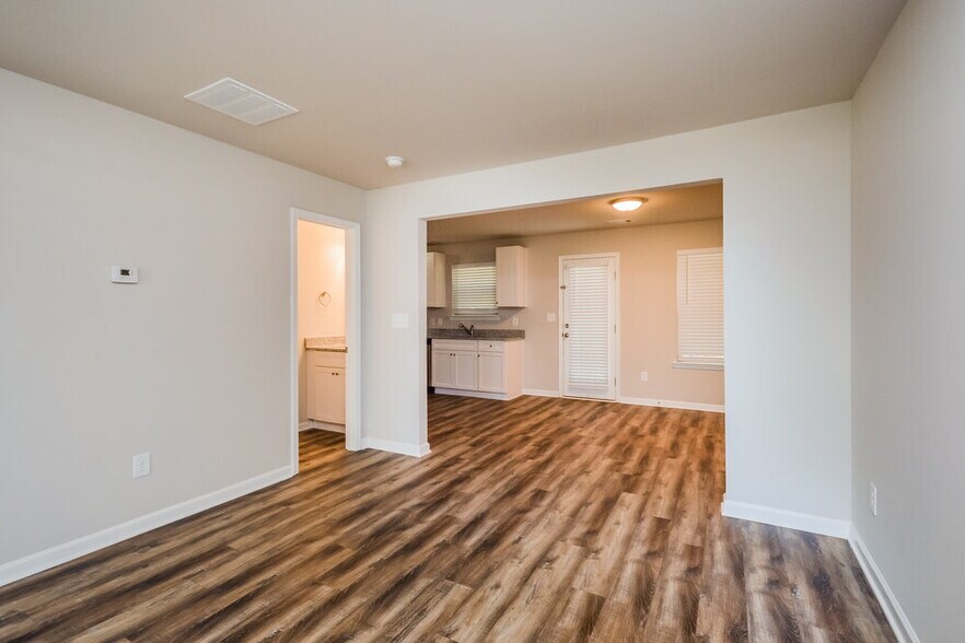 Building Photo - 400 McGiboney Ln
