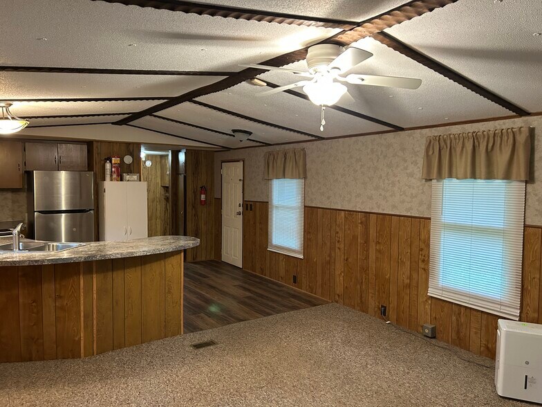 Eat in kitchen area - 10975 E US Highway 64
