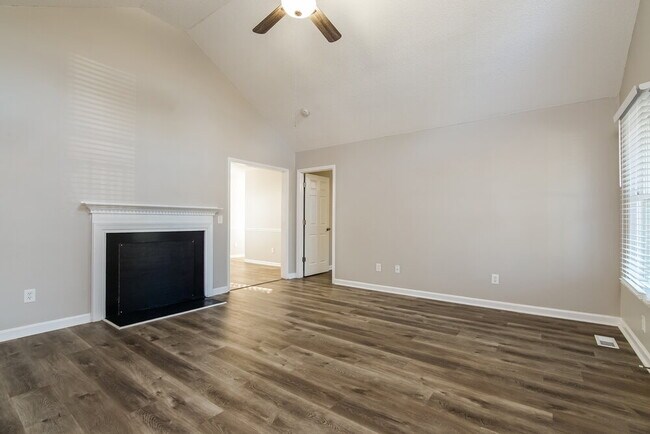 Building Photo - 3007 Brittany Dr