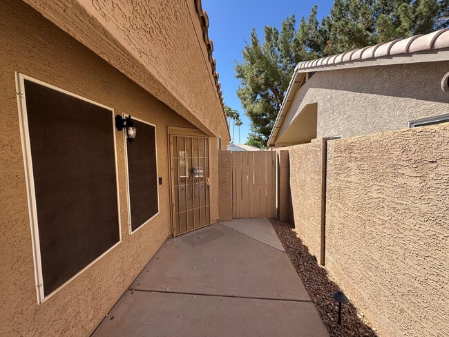 Building Photo - 24 S Willow Creek St