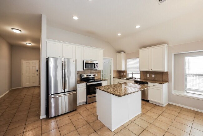 Building Photo - 636 Brooks St