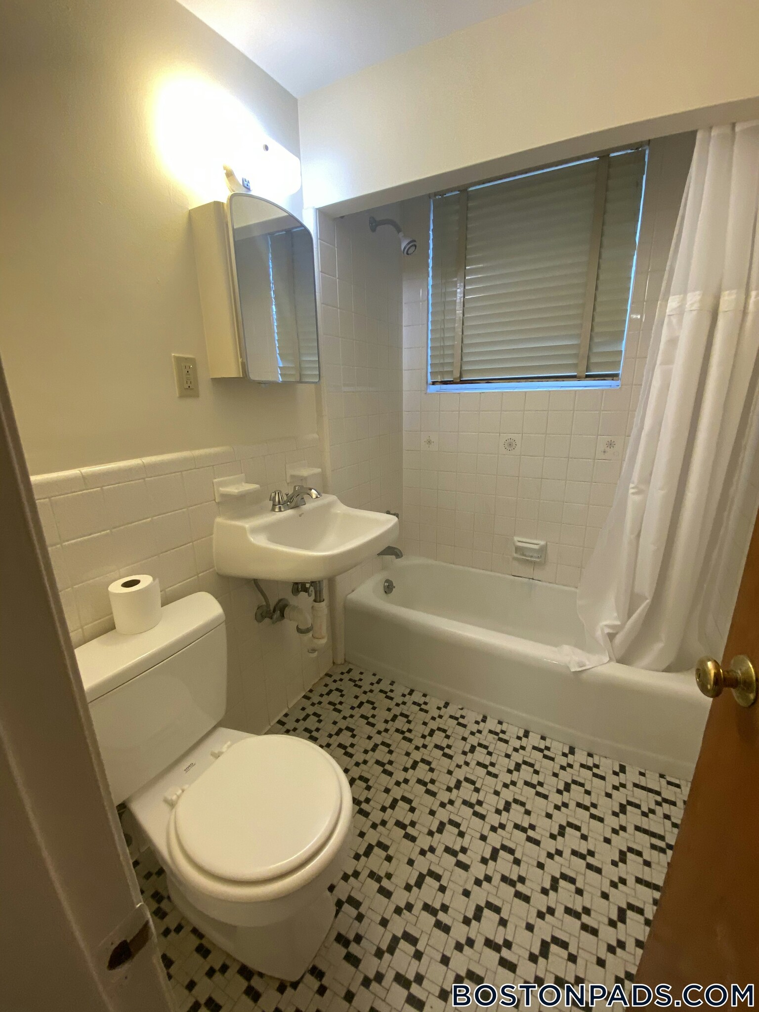 Building Photo - 12 Brattle Dr