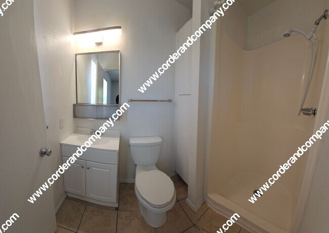 Building Photo - Welcoming 3 Bedroom, 2 Bathroom, 2 Car Gar...