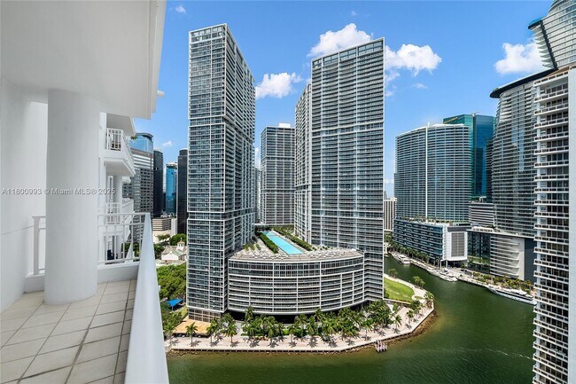 Building Photo - 801 Brickell Key Blvd
