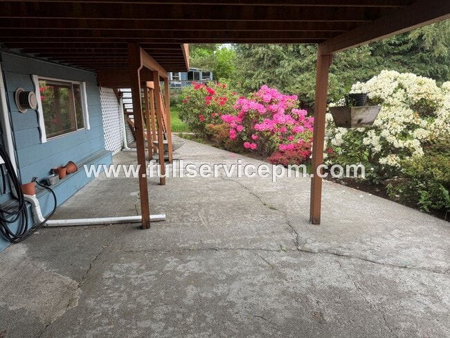 Building Photo - Lower basement studio unit in a house