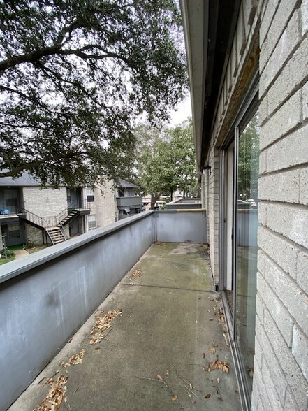 Building Photo - 9700 Leawood Blvd