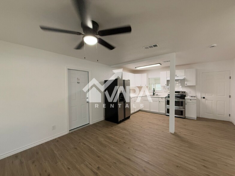 Building Photo - 4911 Casa Grande St