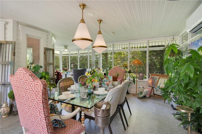 Building Photo - Queen Anne Victorian Estate