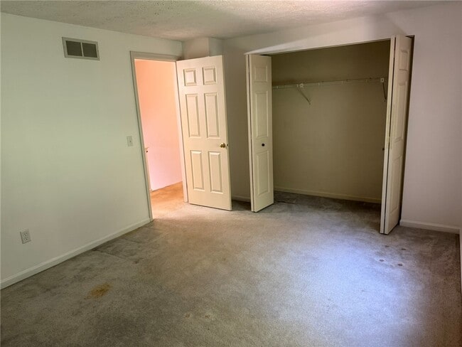 Building Photo - 116 Jordache Ln