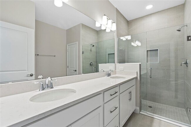 Building Photo - 12144 Stoneleigh Aly