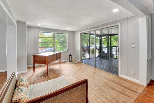 Building Photo - Bluelake Unit 3