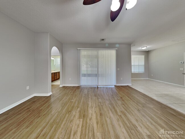Building Photo - 36831 Queen Bee Ln