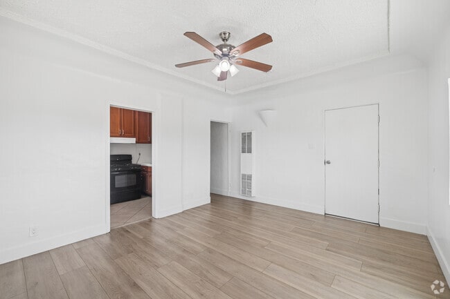 Interior Photo - 2700 S Redondo Blvd
