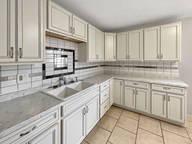 Building Photo - 1517 N Breckon Dr