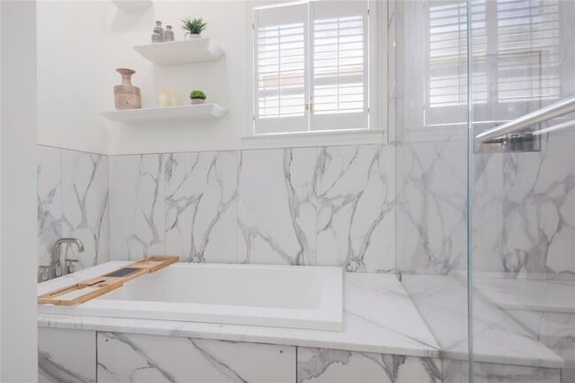 Building Photo - 1807 San Gabriel St