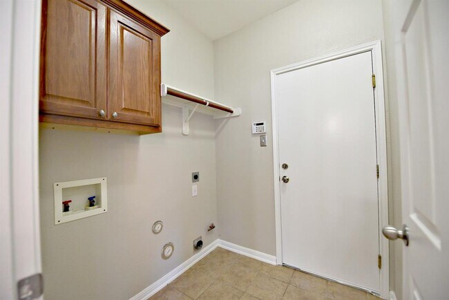 Building Photo - 2806 Stirrup Cove