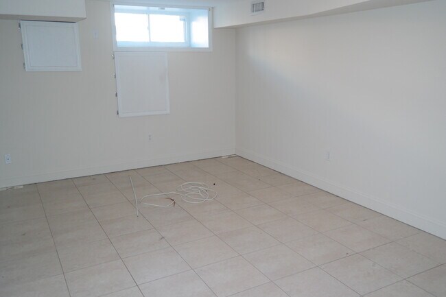 Building Photo - Charming 2 Bedroom/2.5 Bathroom Townhome in Linwood/Patterson Park, MD!