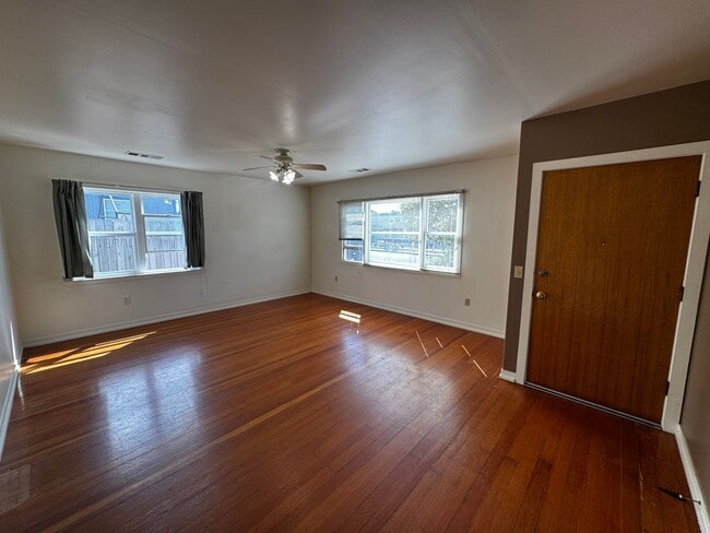 Building Photo - Cozy 2 Bedroom 1 Bath Home Located in the ...
