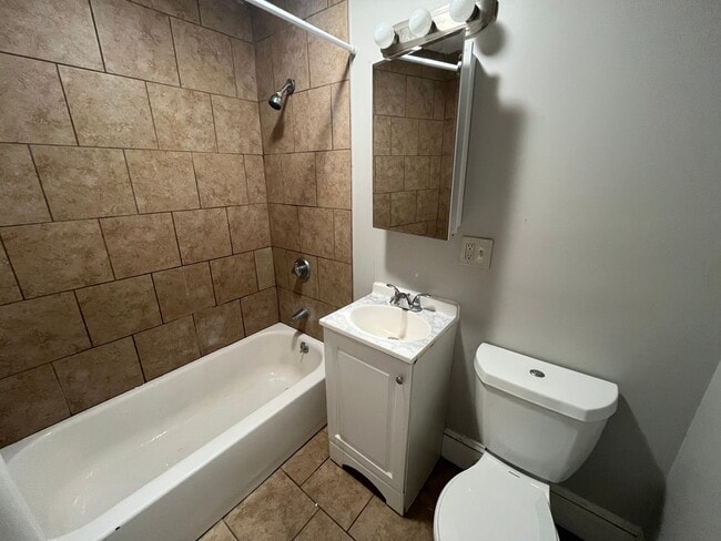 Building Photo - 119 Lewis St