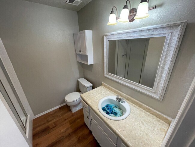 Building Photo - 3 br, 2 bath House - 2612 N Ann Arbor Ave....