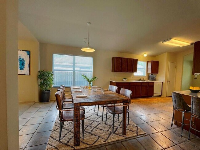 Building Photo - 126 Salado Dr