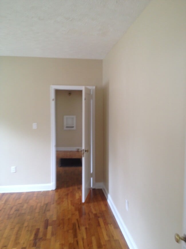 Building Photo - **AVAILABLE NOW**3 Bedroom / 2 Bathroom Ho...