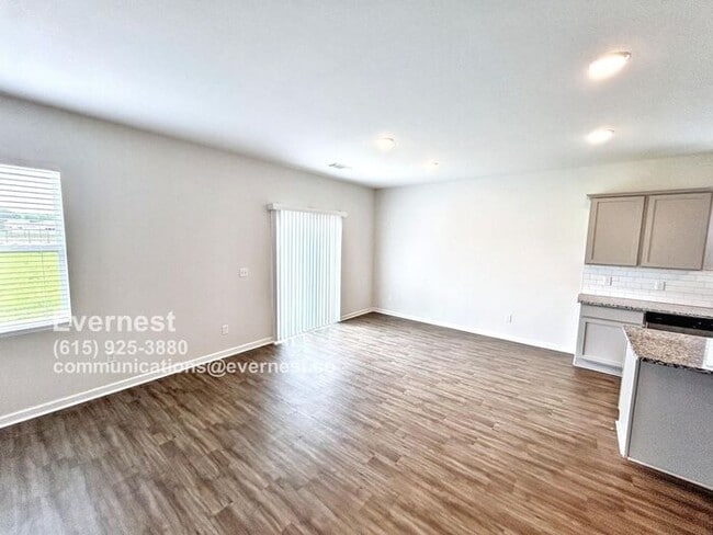 Building Photo - Spacious and Beautiful 5-Bedroom Home / Av...