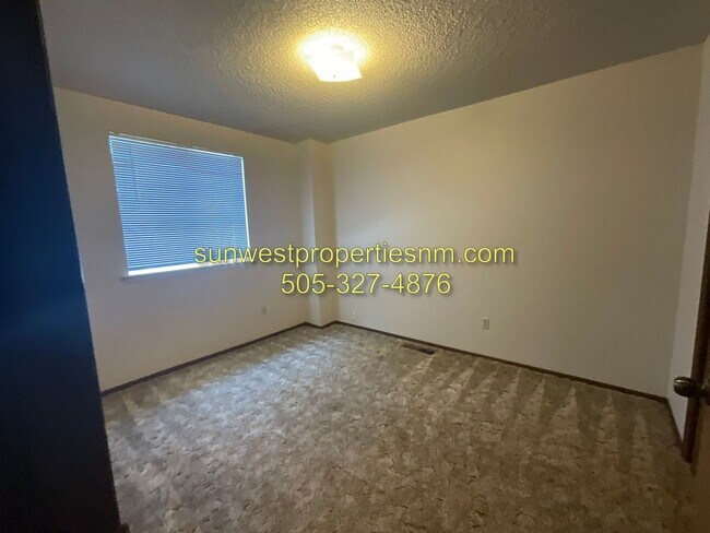 Building Photo - 1621 N Farmington Ave