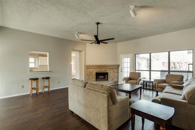 Building Photo - 1305 Chicota Dr