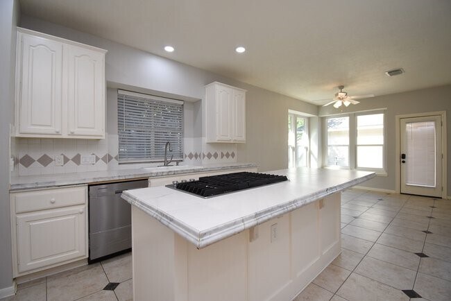 Building Photo - 2810 Grassy Knoll Ct