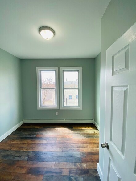 Building Photo - 534 S 20th St