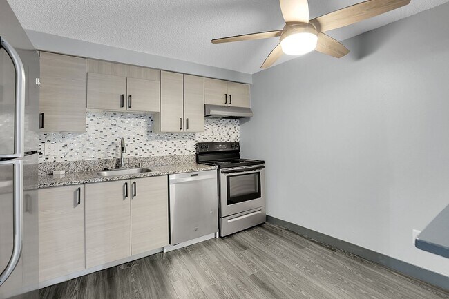 Building Photo - 1 Bedroom, 1 bath, 3rd floor Apartment