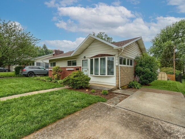 Building Photo - 3 Bedroom Single Family Home in Camp Hill