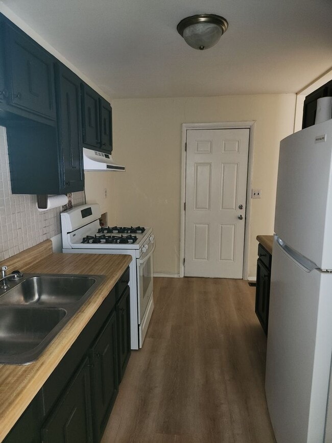 Building Photo - Cute 3 Bedoom Home