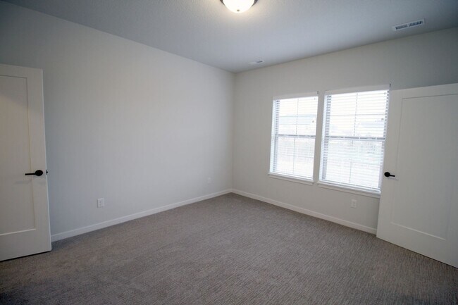 Building Photo - 2206 Rocky Ln