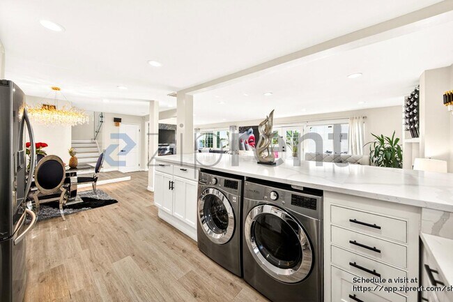 Building Photo - 19700 Blythe St