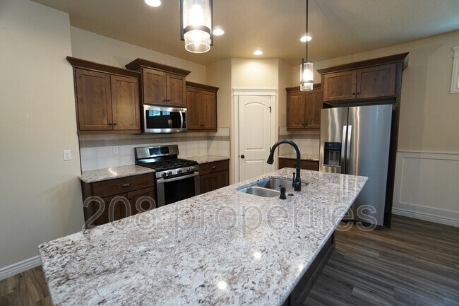 Building Photo - 38 E Ranch Dr