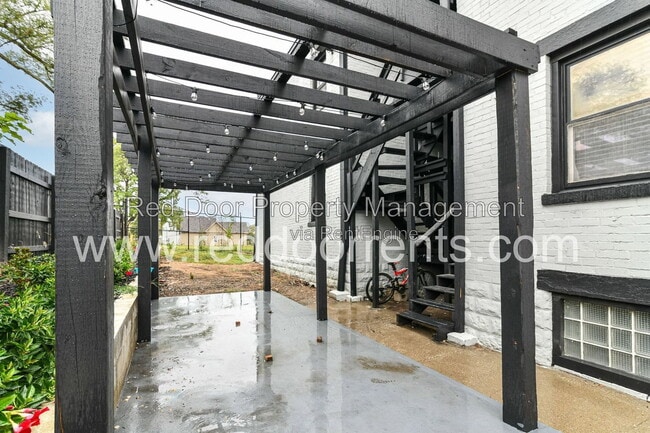 Building Photo - 1329 E Market St