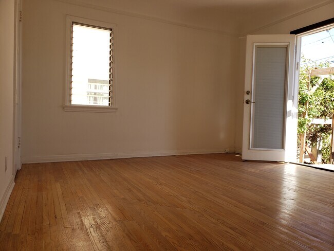 3rd bedroom with door to yard - 466 S Wetherly Dr