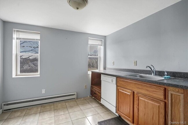 Building Photo - 492 Black Meadow Rd