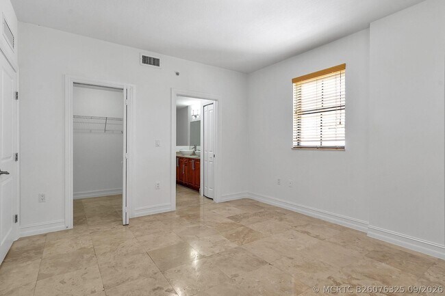 Building Photo - 1650 Galiano St