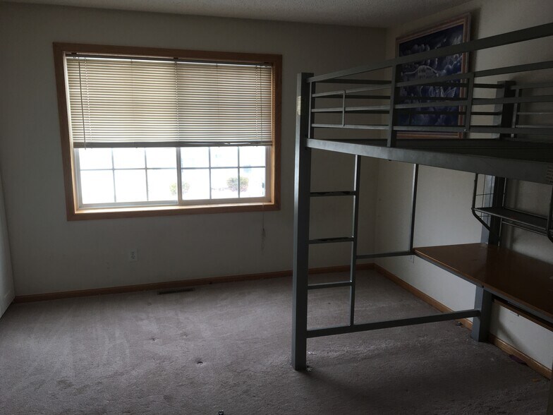 Building Photo - 17320 River Birch Ln