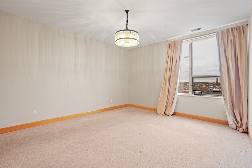 Primary Suite - 1111 N Marshall St