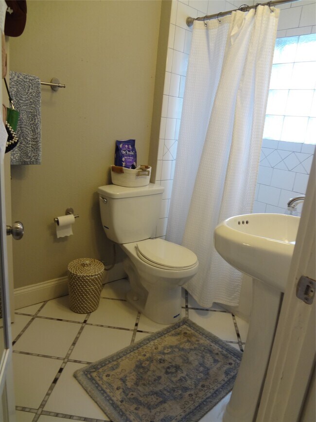 Building Photo - 307 E 28th St