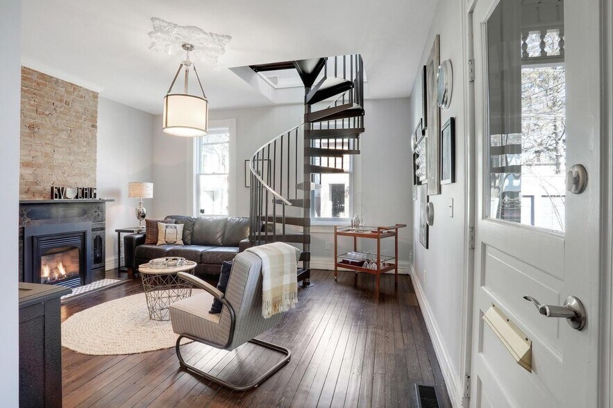 Building Photo - 799 S Lazelle St