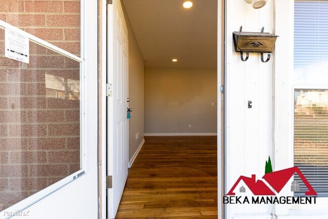 Building Photo - 3 br, 1.5 bath House - 650 Eugene St