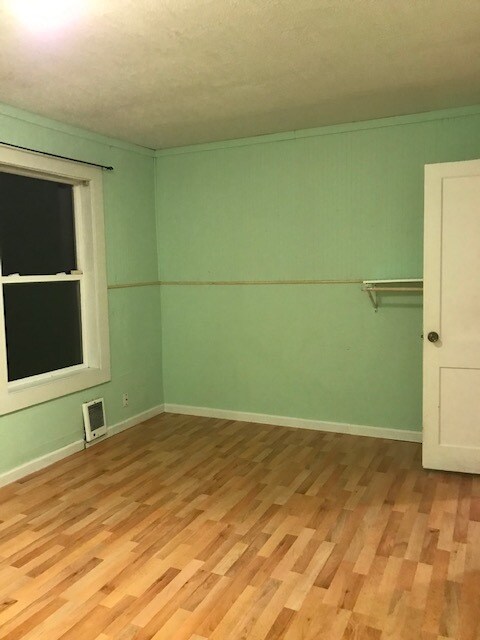 Building Photo - 208 B St